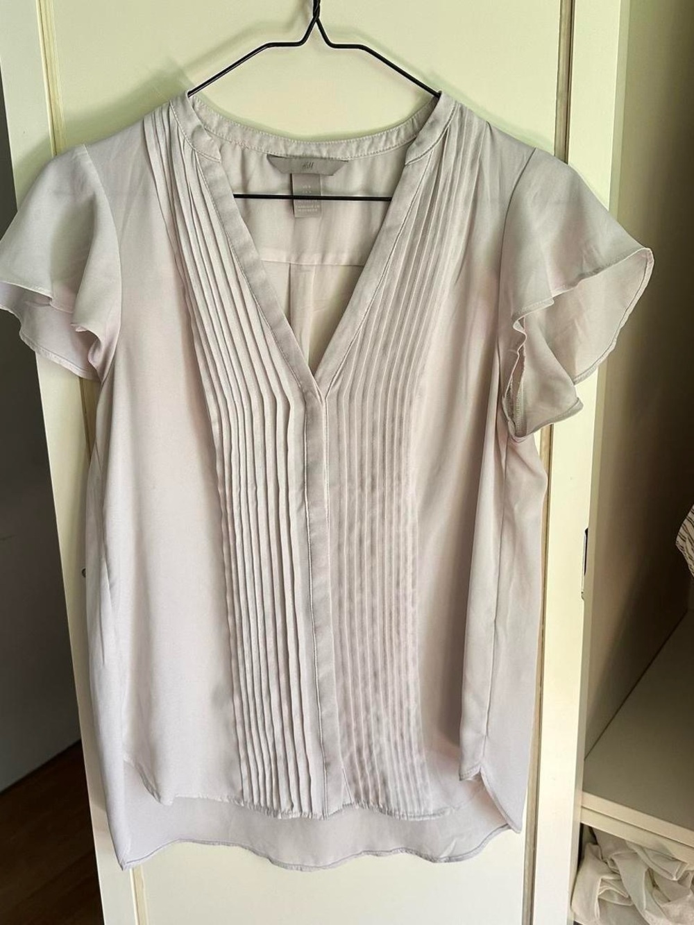 H&M Cream blouse with ruffled sleeves